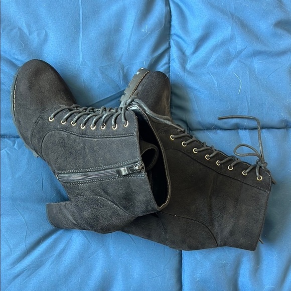 Black Chunky Heel Lace Up Boots - Picture 10 of 10